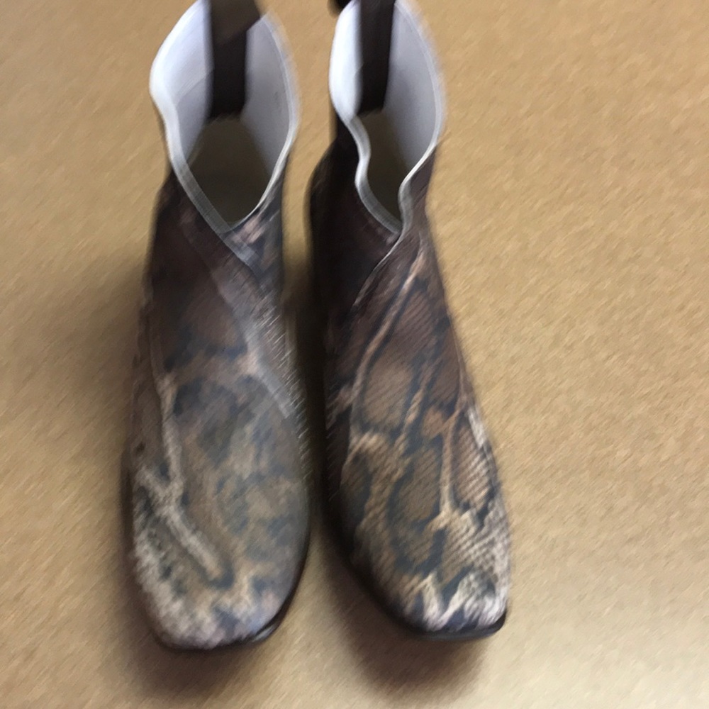 NWOT CANVAS ANKLE SOCK BOOTS. No brand - Picture 2 of 7